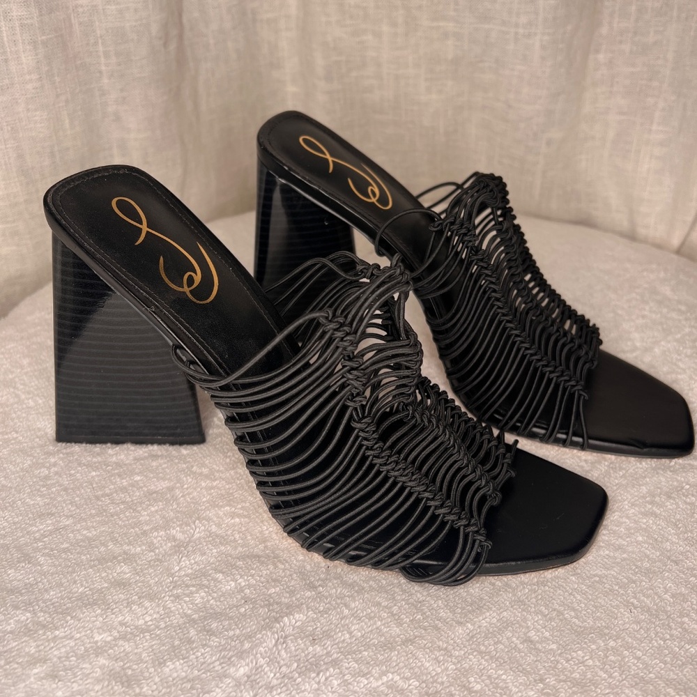 SAM EDELMAN  Laurette Triangle Block Heeled Sandal in Black size 9.5